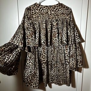 Doesn’t fit. Never worn. Would go good w. high black boots.